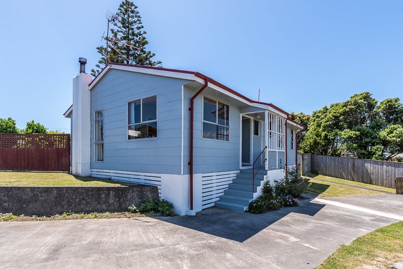 4 Taupiri Crescent, Titahi Bay, Porirua - Carousel 2
