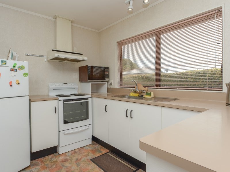 31 Rutherford Street, Chedworth, Hamilton - Carousel 2