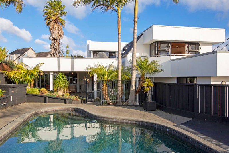 Property Valuation for 48 Loloma Drive, Half Moon Bay, Auckland Trade