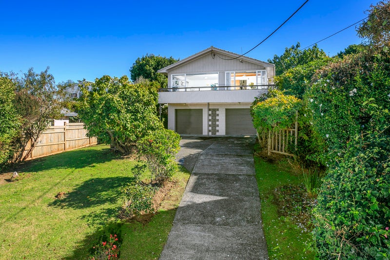 11 Edgeworth Road, Glenfield, Auckland - Carousel 1