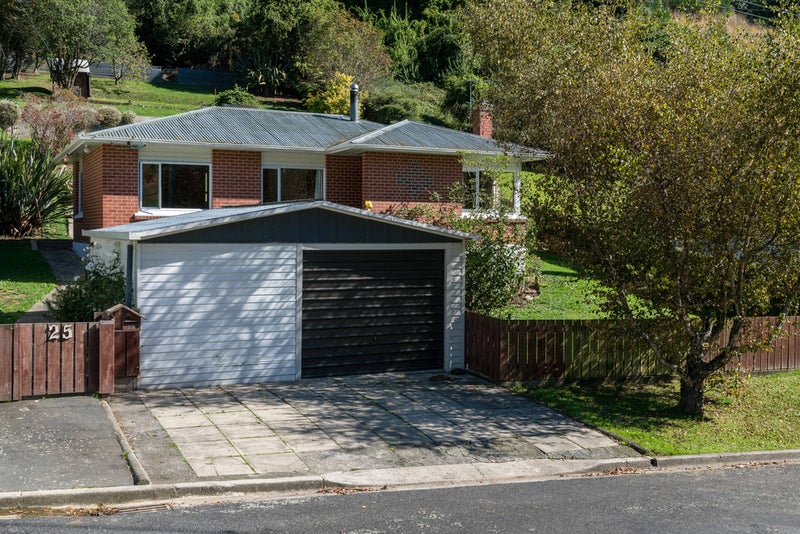 25 Prosser Street, Green Island, Dunedin - Carousel 1