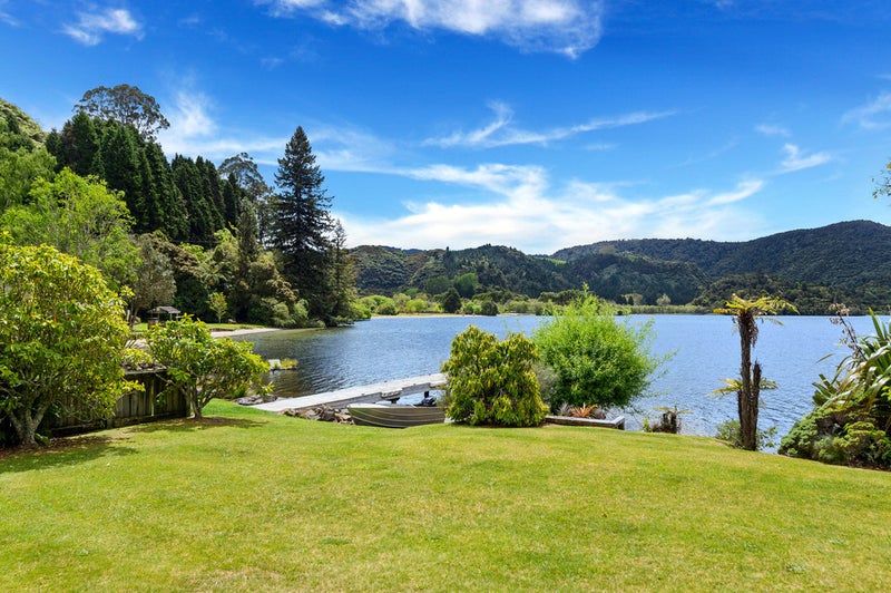 21 Steep Street, Lake Okareka, Rotorua - Carousel 1