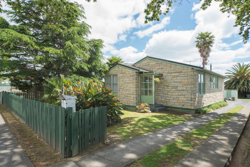 Property Valuation for 54 Point England Road, Point England, Auckland