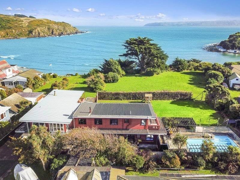 4 Park Avenue, Titahi Bay, Porirua - Carousel 1