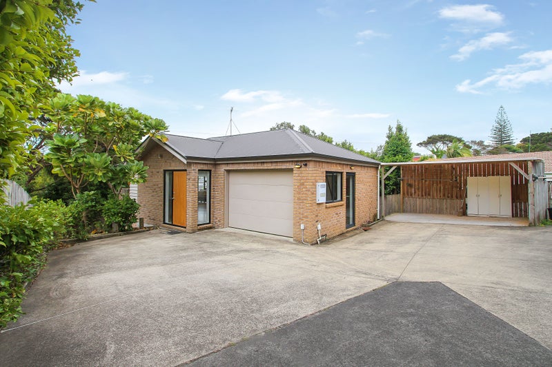 3/69A Chivalry Road, Glenfield, Auckland - Carousel 1