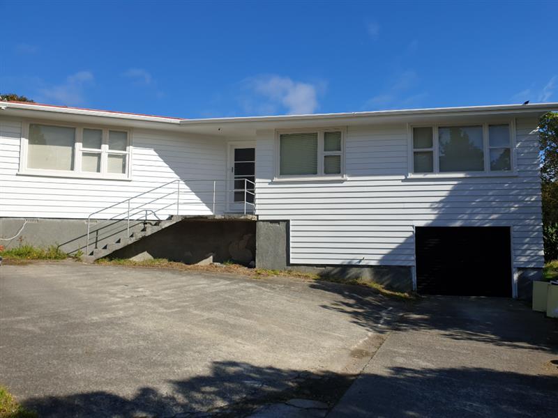 4 Marne Grove, Waitangirua, Porirua - Carousel 1