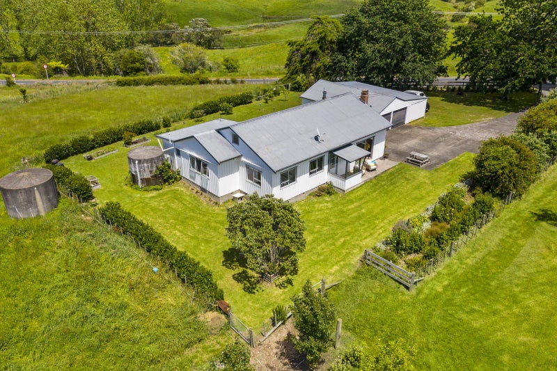 777 North Road, Papakura - Carousel 1