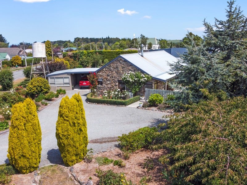 8 Thackeray Street, St Andrews - Carousel 2