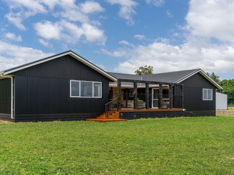 166 Dorset Road, Carterton - Carousel 1