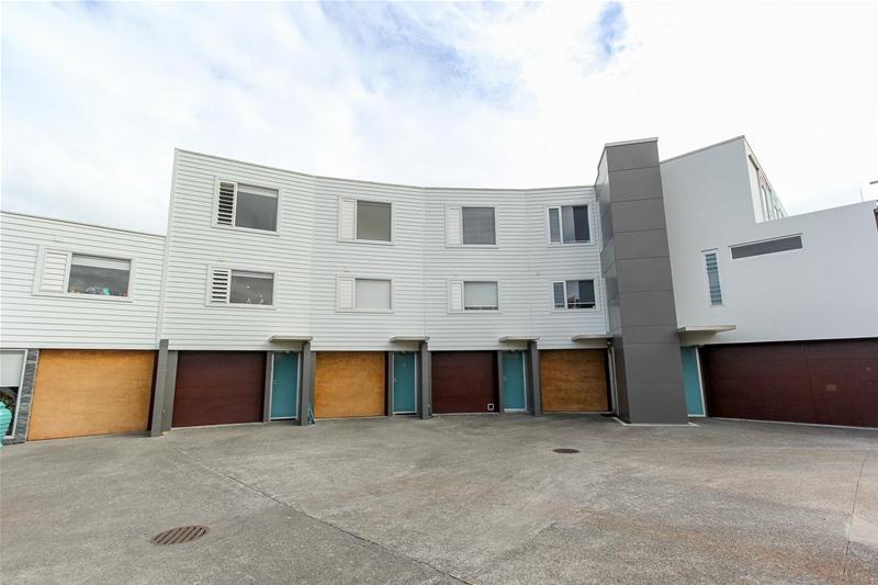 2D Nobs LINE, Strandon, New Plymouth - Carousel 20