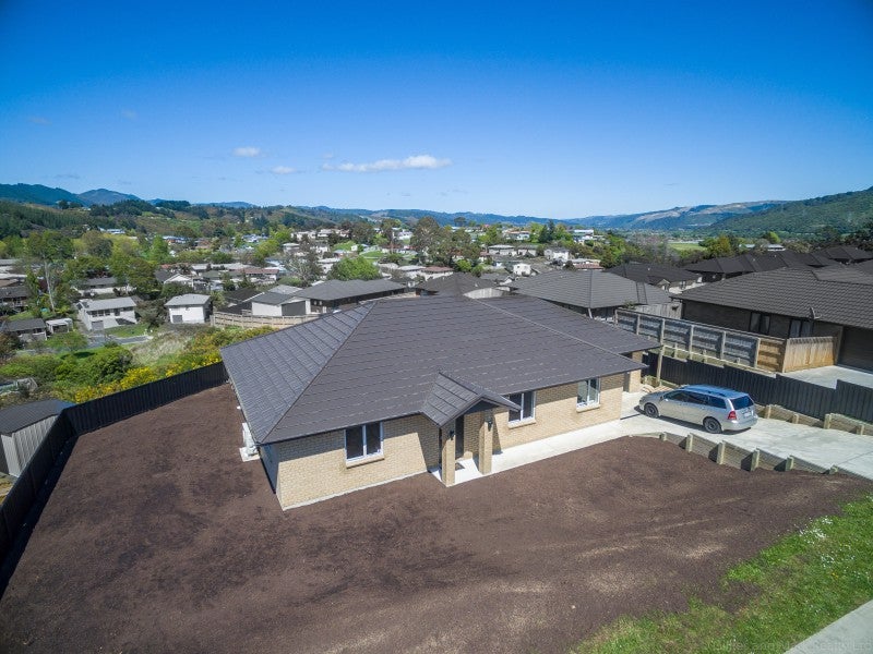 86 Sunstone Crescent, Timberlea, Upper Hutt - Carousel 1