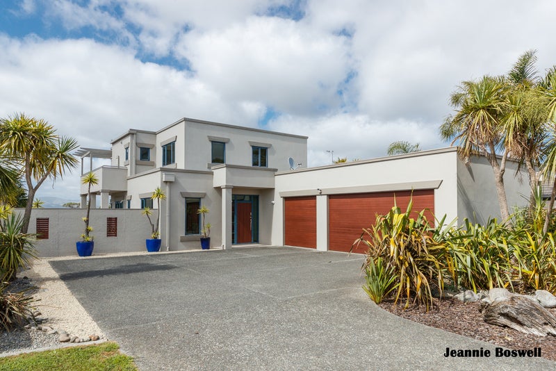 55 Royal Oak Drive, Kelvin Grove, Palmerston North - Carousel 1