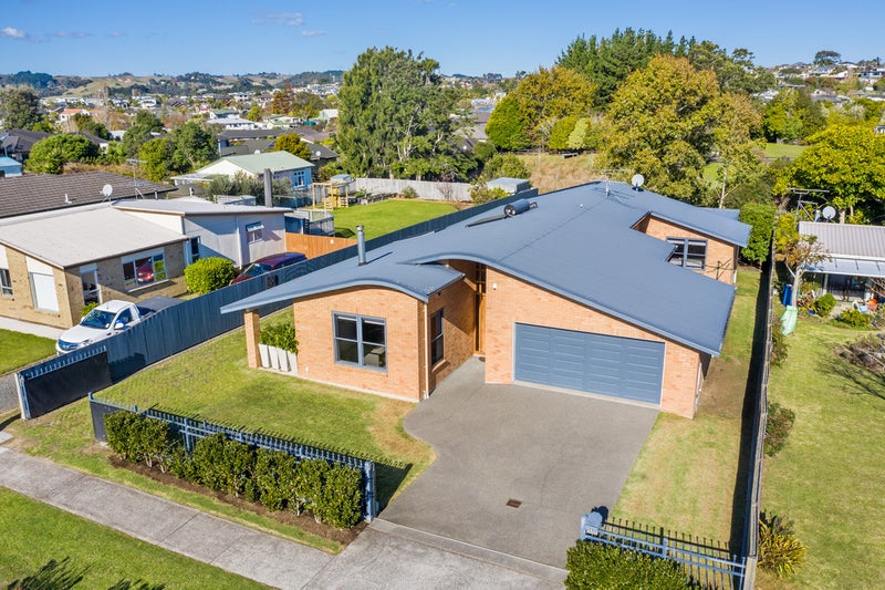 71 Third View Avenue, Beachlands, Auckland - Carousel 1