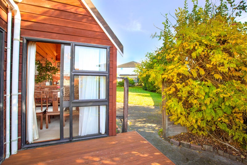 Property Valuation for 7 Sunrise Lane, Te Atatu South, Auckland Trade