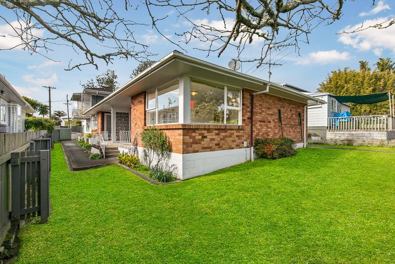 6A Mountain View Road, Morningside, Auckland - Carousel 2