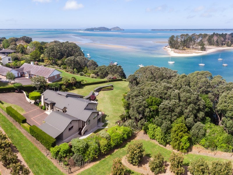 0 , Tanners Point - Carousel 1