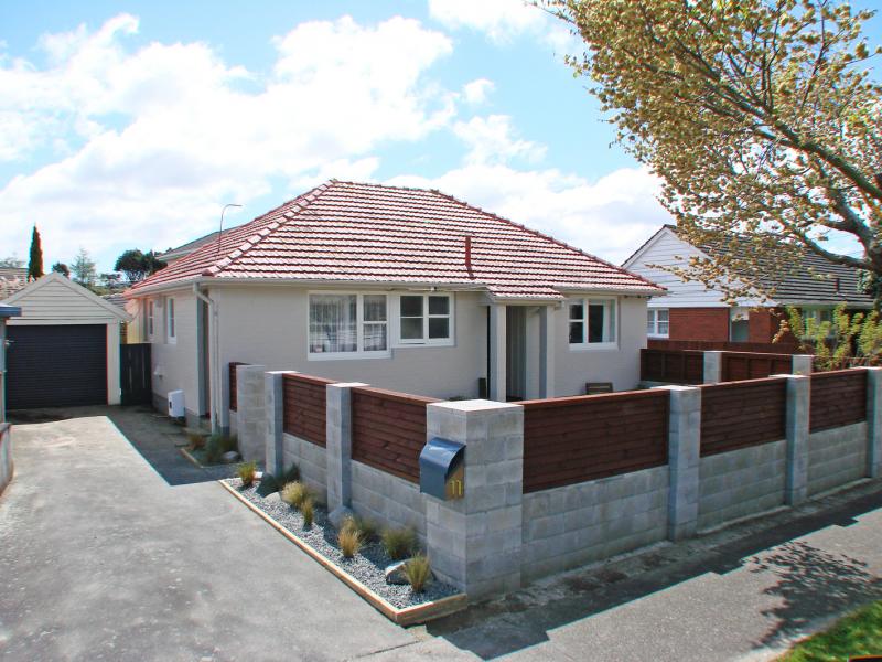2/11 Naenae Road, Naenae, Lower Hutt - Carousel 1