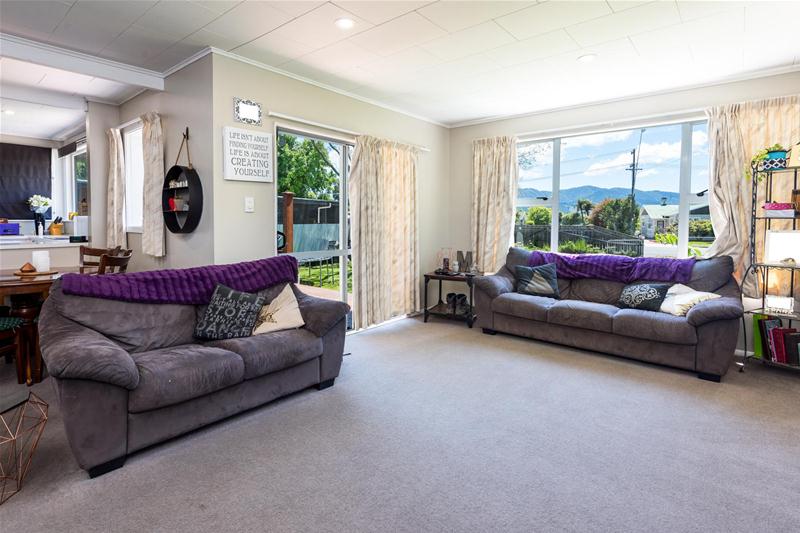 11 High Street, Renwick - Carousel 2