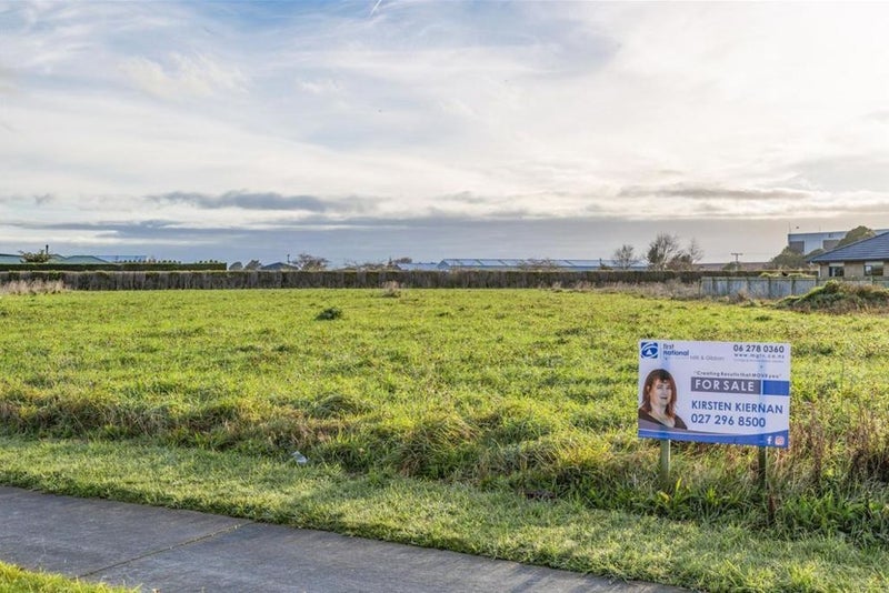 28 County Drive, Hāwera - Carousel 1