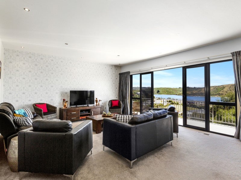 8A Kiriwai Road, Paremata, Porirua - Carousel 23