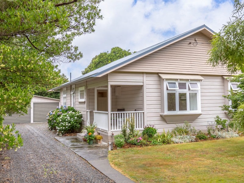 30 Bell Street, Featherston - Carousel 2