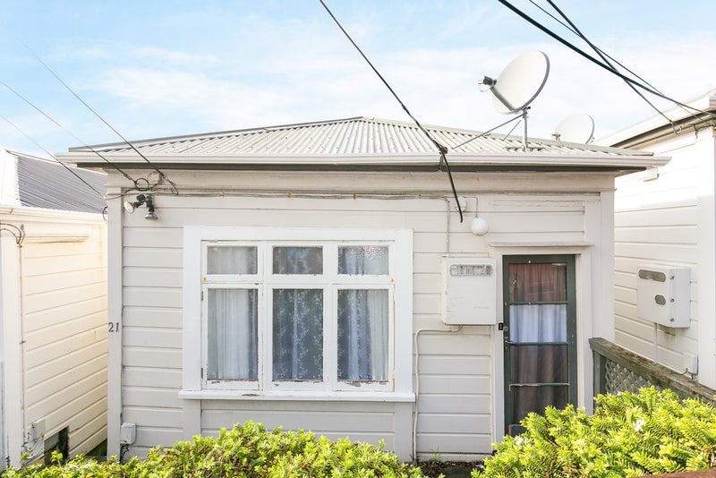 21 Hanson Street, Mount Cook, Wellington - Carousel 1