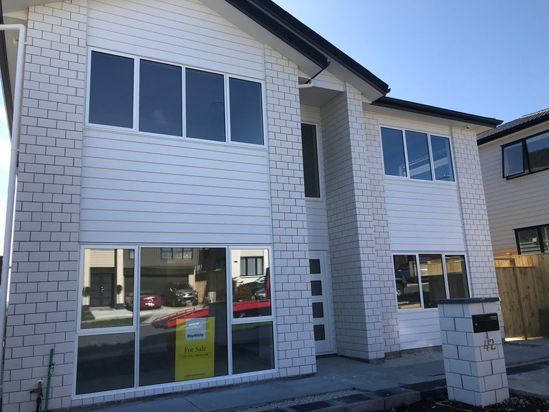 42 Lime Hill Rise, Flat Bush, Auckland - Carousel 1