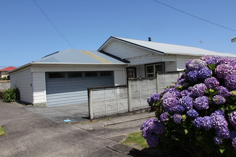 212 Powderham Street, New Plymouth, New Plymouth - Carousel 1