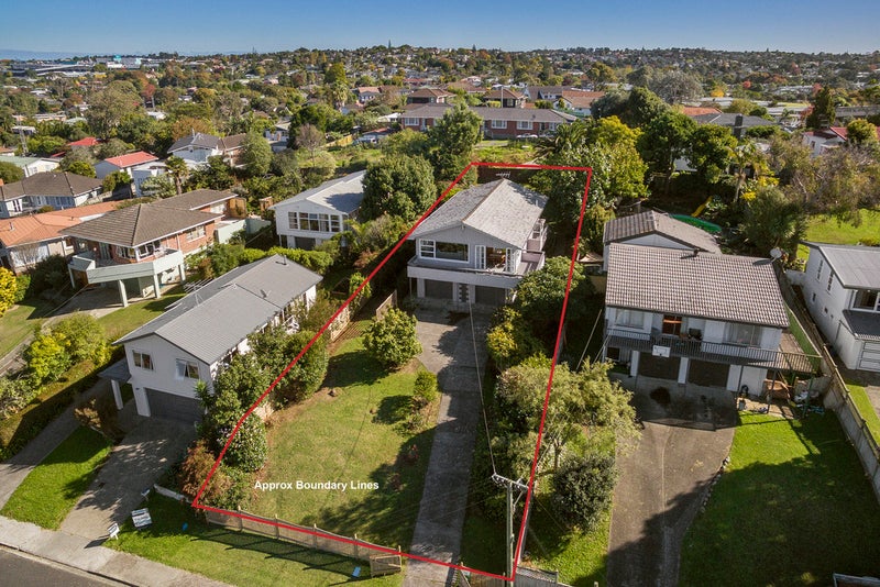 11 Edgeworth Road, Glenfield, Auckland - Carousel 21