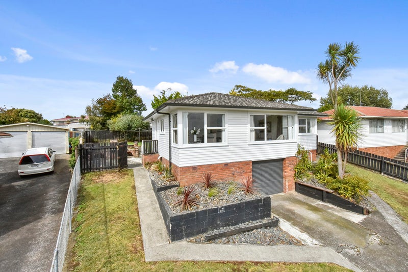 10 Hobart Crescent, Wattle Downs, Auckland - Carousel 1