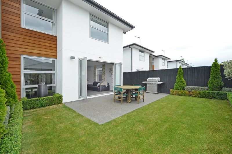 2/20 Old Red Barn Road, Halswell, Christchurch - Carousel 1