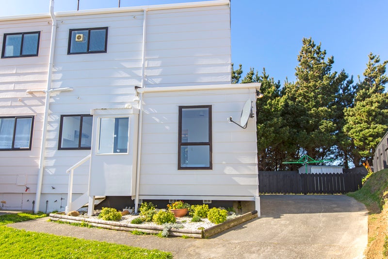 6B Mossburn Grove, Kelson, Lower Hutt - Carousel 18