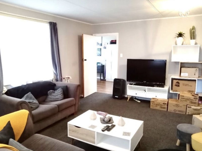 10 Armstrong Place, Gonville, Whanganui - Carousel 2