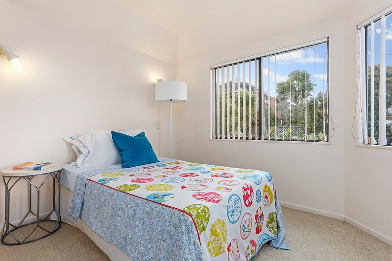 1/12 Wernham Place, Northcote, Auckland - Carousel 23
