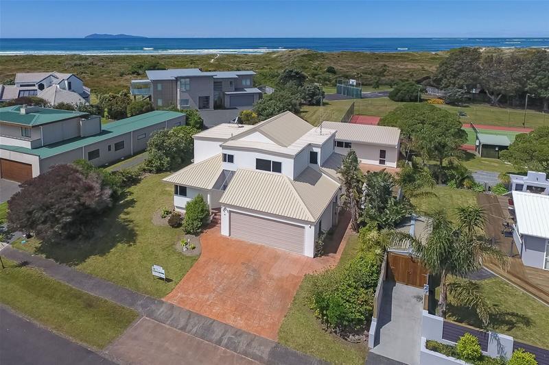 4 Wakanoi Place, Bowentown, Waihi Beach - Carousel 1