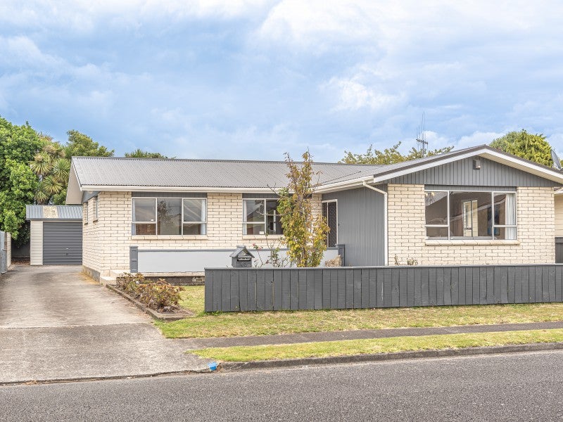 43 Exeter Crescent, Springvale, Whanganui - Carousel 1