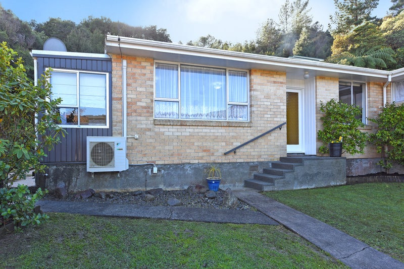 2/11 LOWRY CRES, STOKES VALLEY, LOWER HUTT - Carousel 1