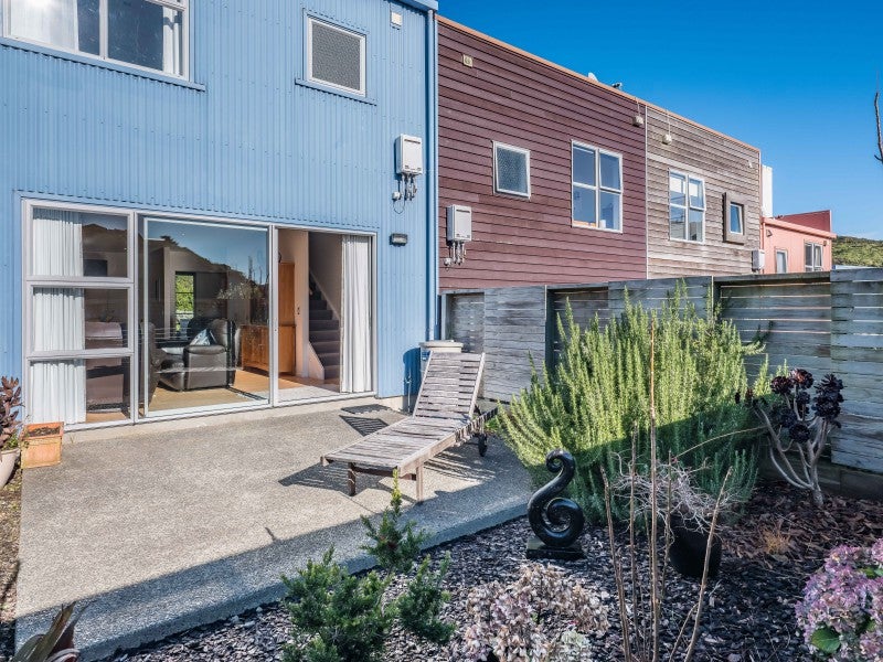 72 Saddleback Grove, Karori, Wellington - Carousel 1