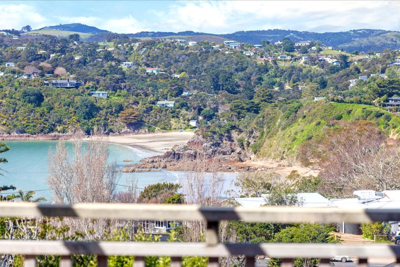 11 Tiri Road, Oneroa, Waiheke Island - Carousel 2