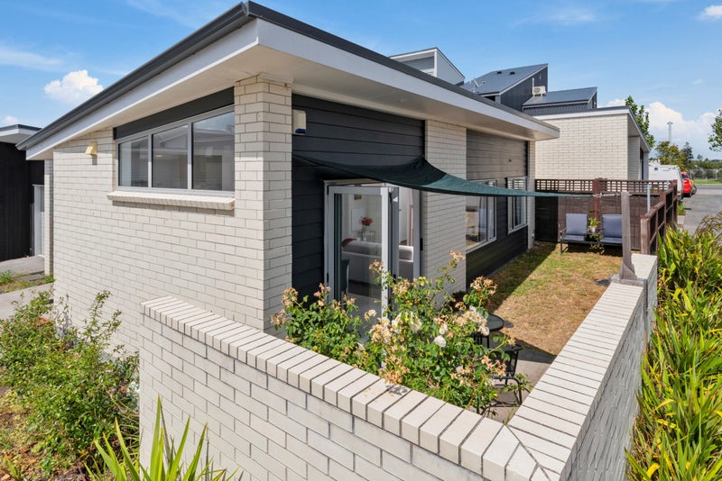 10 Squadron Drive, Hobsonville, Auckland - Carousel 1
