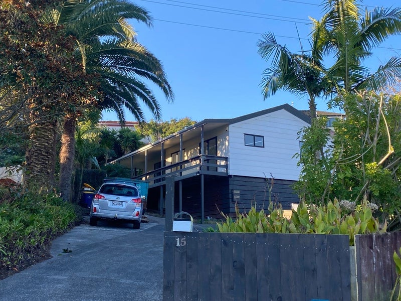15 Atlantis Place, Totara Vale, Auckland - Carousel 1