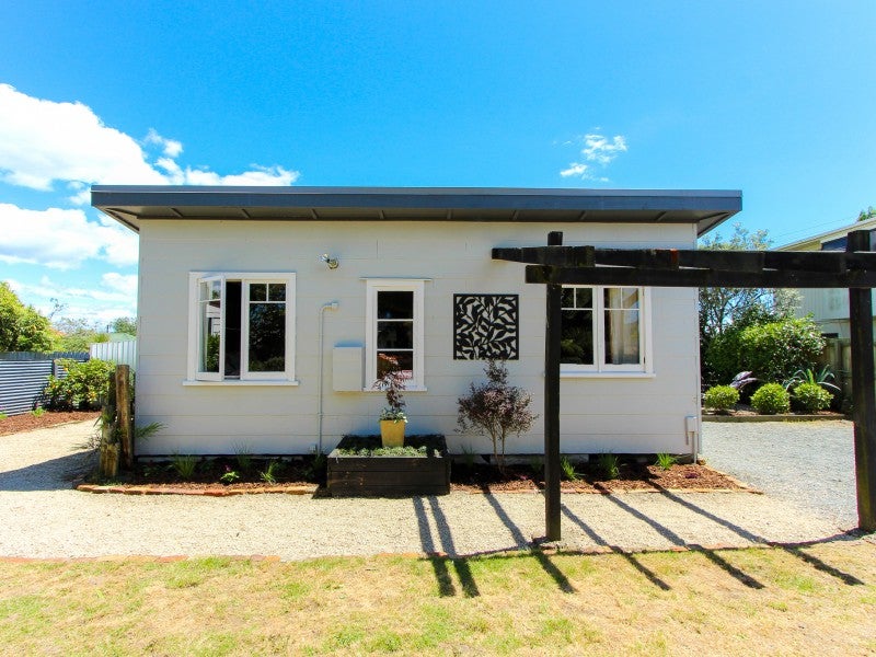 1A Farnworth Avenue, Holdens Bay, Rotorua - Carousel 2