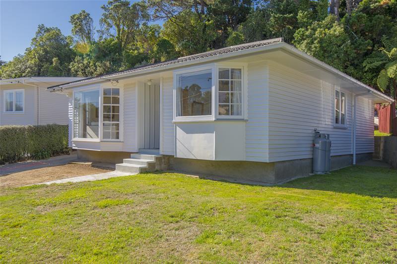 37 Black Rock Road, Newlands, Wellington - Carousel 1