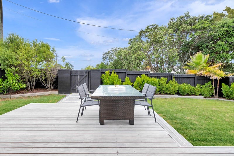 904 East Coast Road, Northcross, Auckland - Carousel 2