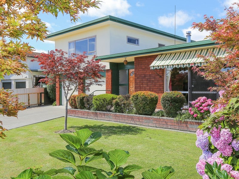 6 Somerset Place, Taradale, Napier - Carousel 1