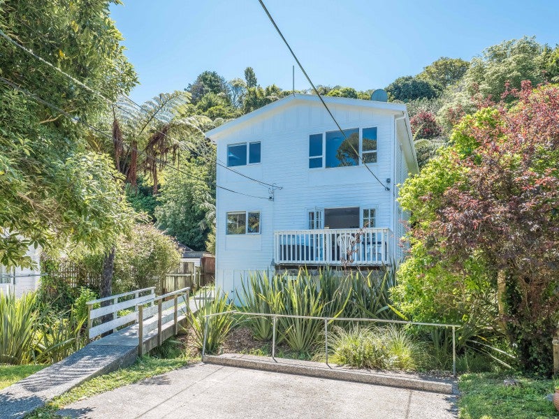 30A Friend Street, Karori, Wellington - Carousel 1