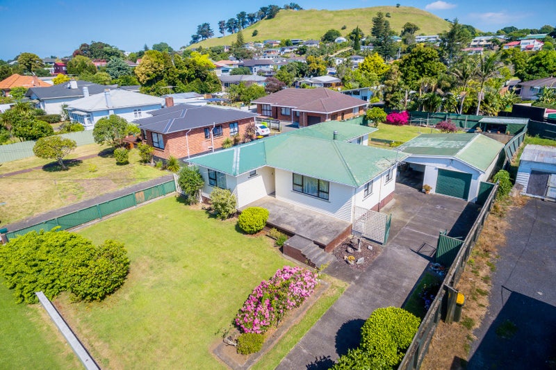 Property Valuation for 77 Wallace Road, Mangere Bridge, Auckland