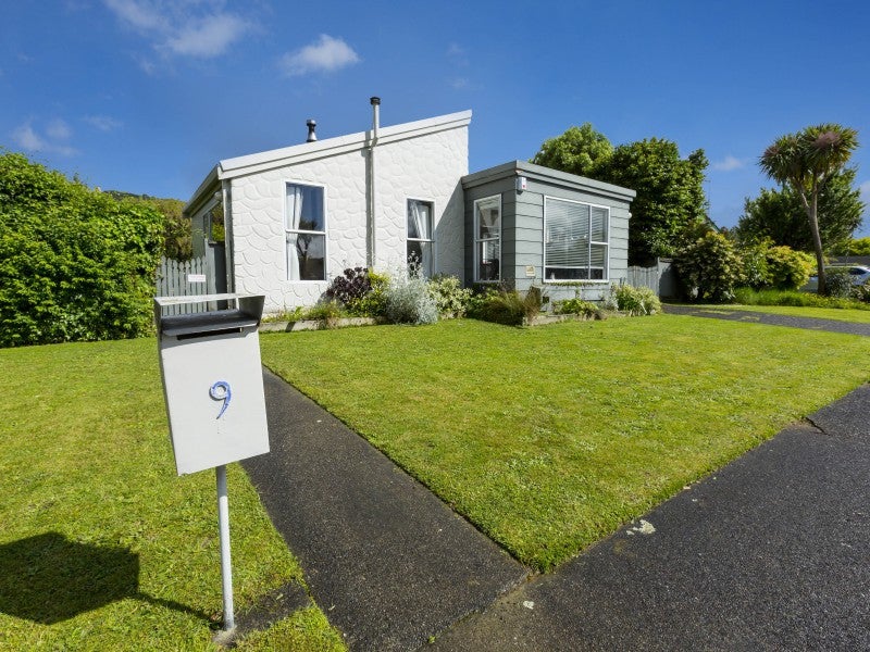 9 Akron Grove, Totara Park, Upper Hutt - Carousel 2