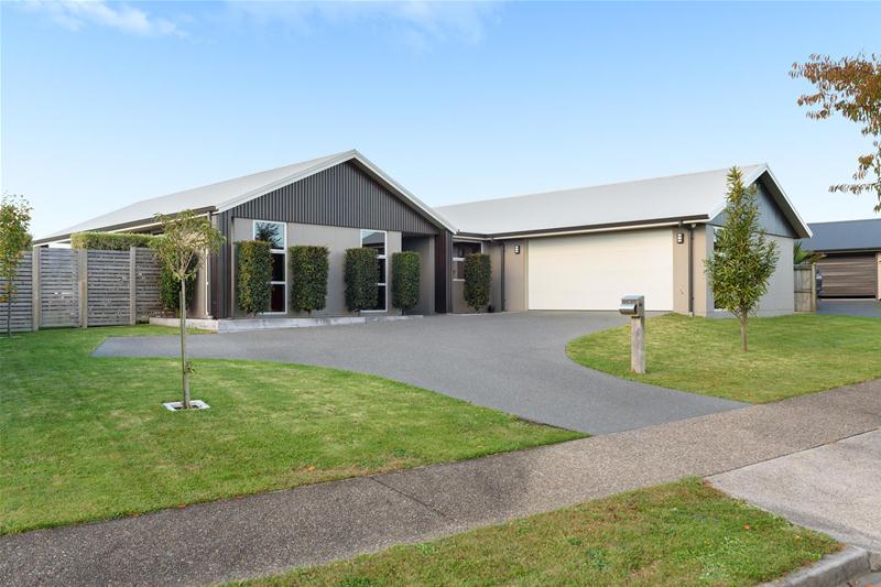 16 Mortlake Heights, Pyes Pa, Tauranga - Carousel 1