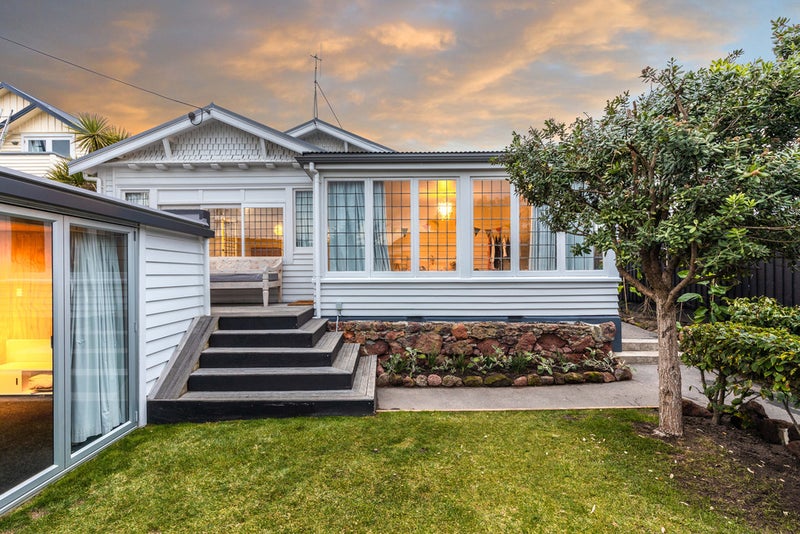 82 Nayland Street, Sumner, Christchurch - Carousel 1
